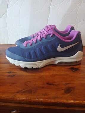 Nike Women’s Air Max Invigor Trainers Size 10